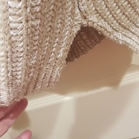 Romeo & Juliet Couture Tan and White Sweater Sz L - Picture 4 of 5